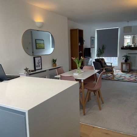 Modern And Comfortable Flat With Private Parking Apartment อ็อกซ์ฟอร์ด ภายนอก รูปภาพ