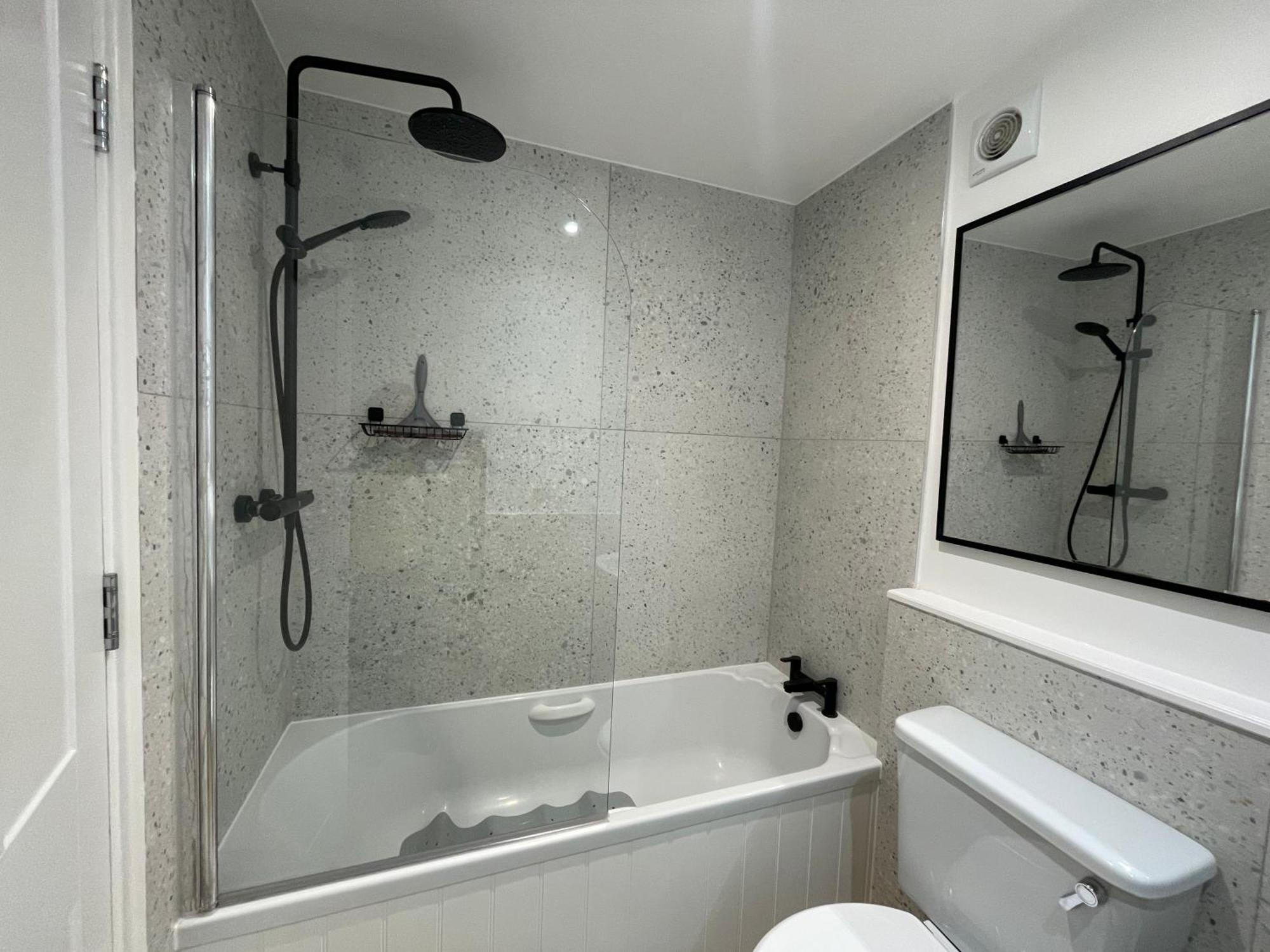 Modern And Comfortable Flat With Private Parking Apartment อ็อกซ์ฟอร์ด ภายนอก รูปภาพ